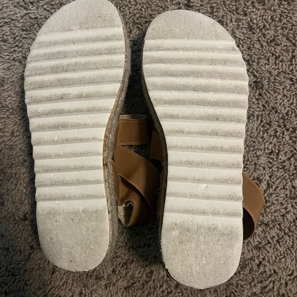 sandals - Picture 3 of 3